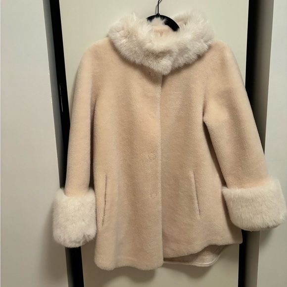 Santinni 'Scarlett' Wool and Faux Fur
Cape Coat in Bianco - Picture 2 of 4